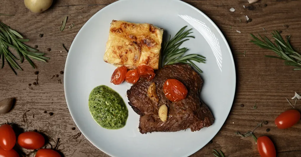 Сочный стейк, идеальная прожарка, вкусное меню для ценителей мяса!