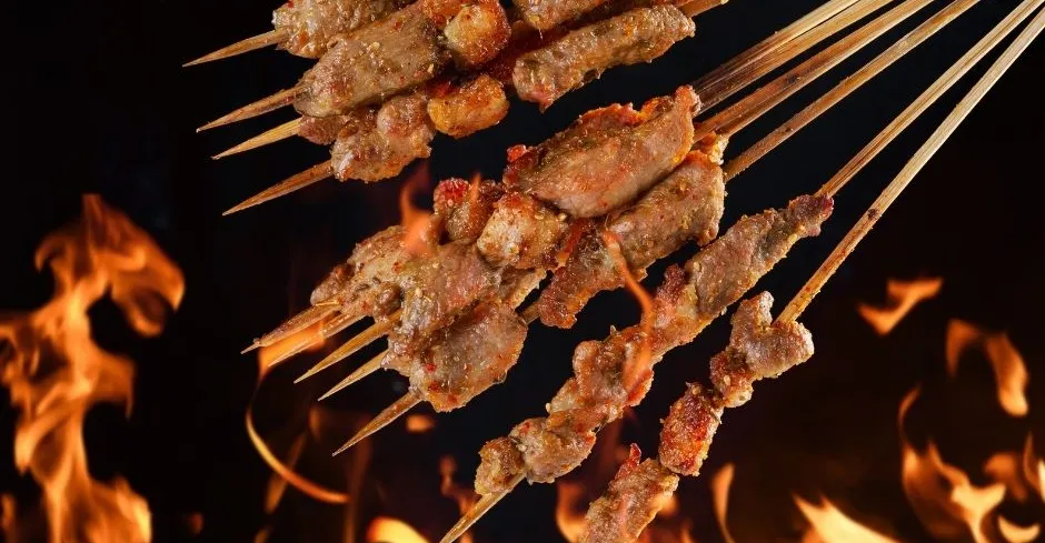 Ароматы углей, сочные маринады и вкус настоящего отдыха.