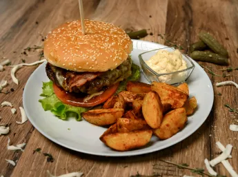 Насыщенные вкусы и контраст текстур, новое меню на групповой МК