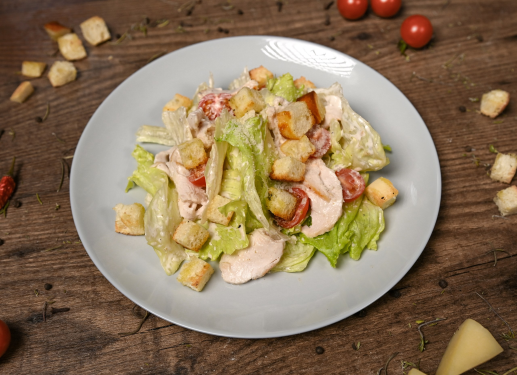 Салат Цезарь с курицей и перепелиными яйцами