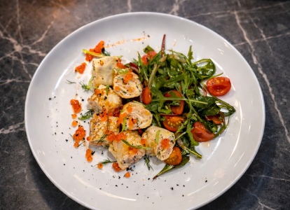 Блины с лососем и креветками