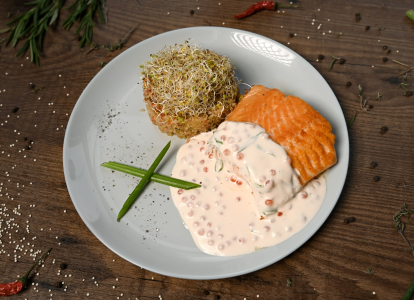 Стейк из форели с киноа и соусом «Ла икрон»